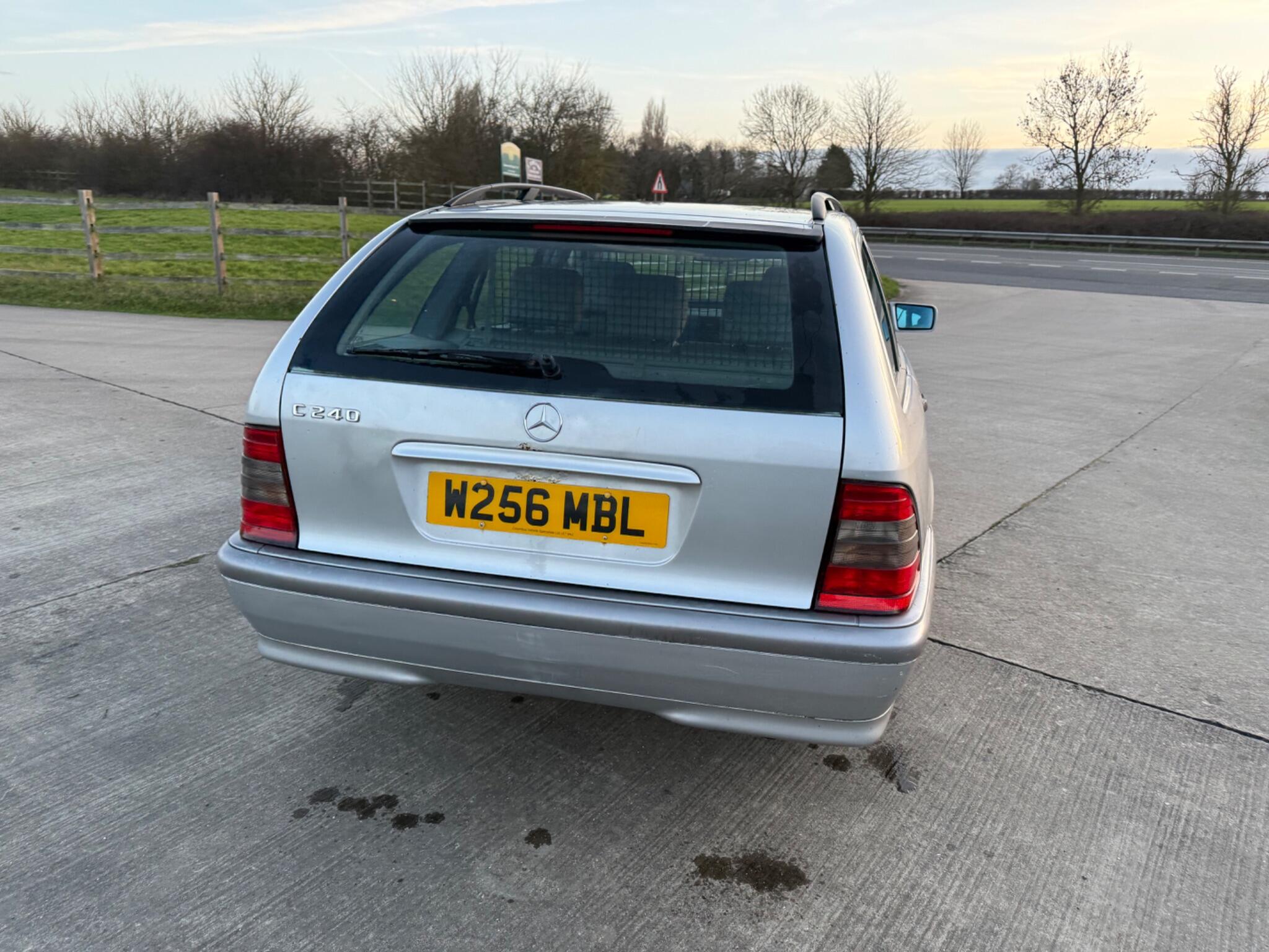 Mercedes-Benz C Class 2.4 C240 Classic 5dr — photo 48 of 66